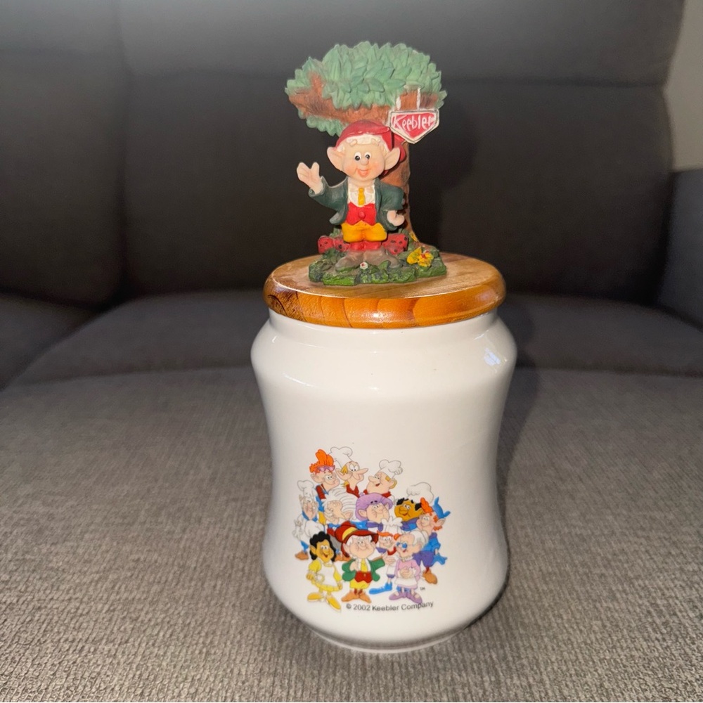 2002 Keebler Cookie Company Ceramic Cookie Jar Wood Lid Keebler Elves 9"
